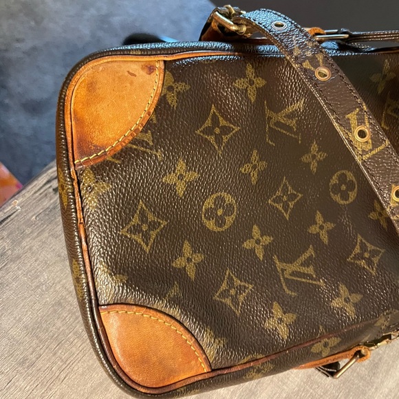 SOLD: Louis Vuitton Monogram Danube Crossbody w/ dust bag 💕Host Pick💕 - Picture 16 of 16